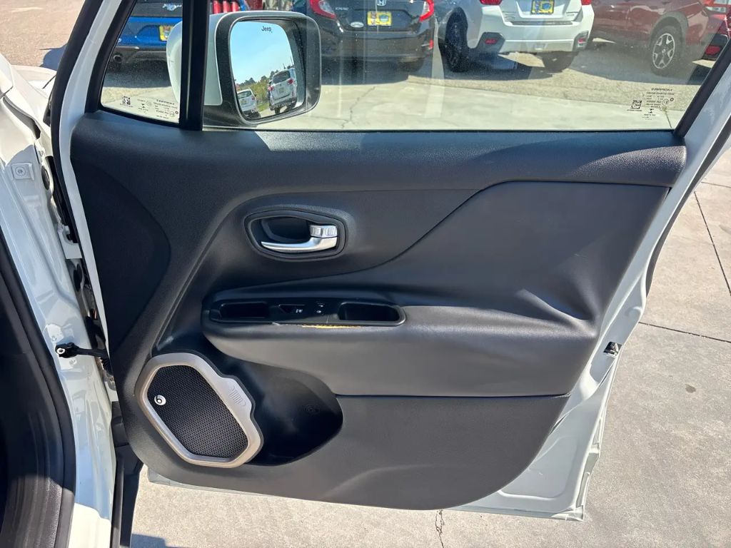 2016 Jeep Renegade - $10,000