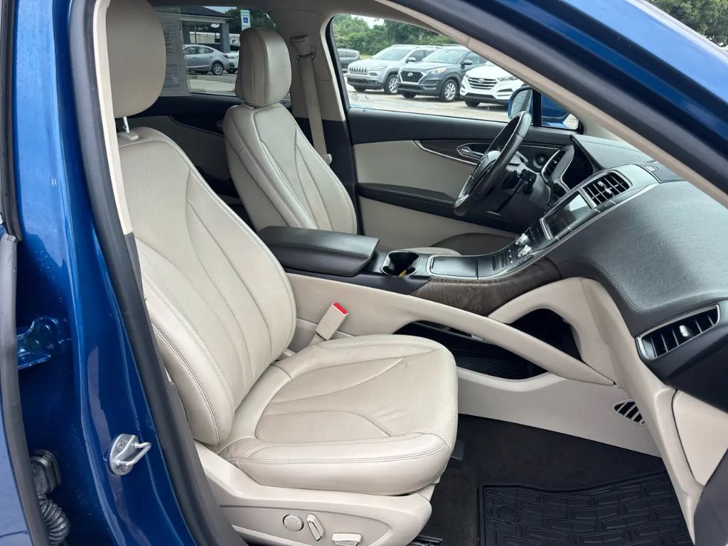 2020 Lincoln Nautilus - $17,500