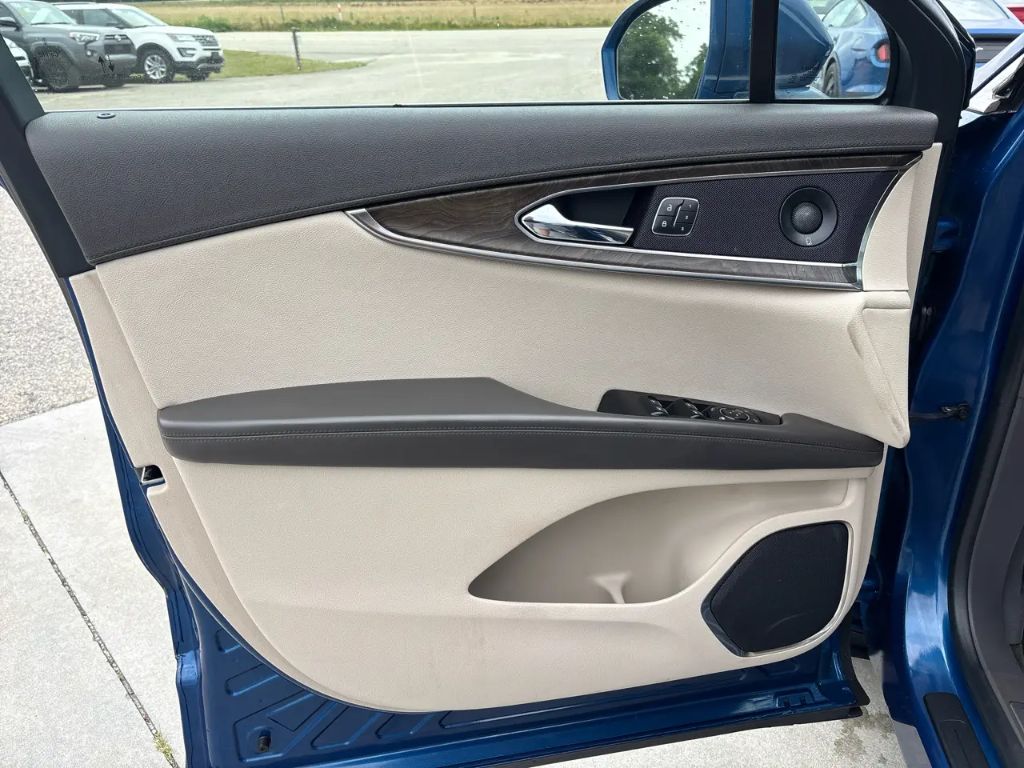 2020 Lincoln Nautilus - $17,500