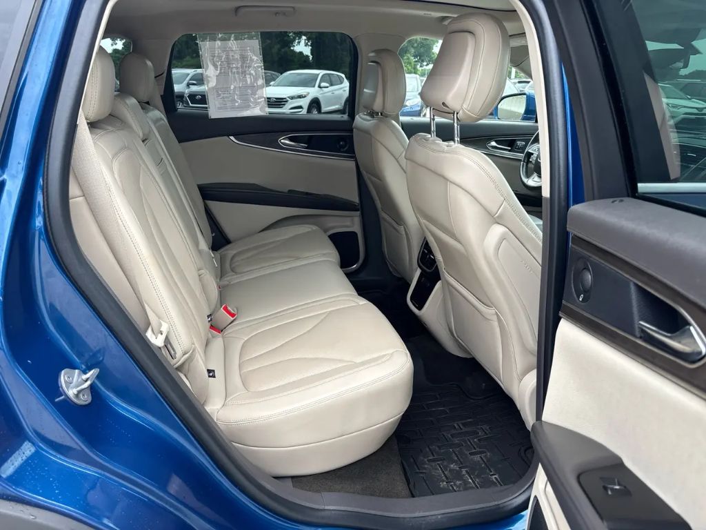 2020 Lincoln Nautilus - $17,500