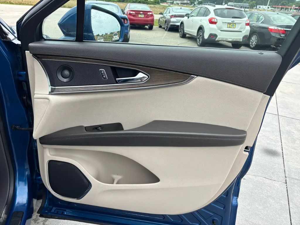 2020 Lincoln Nautilus - $17,500