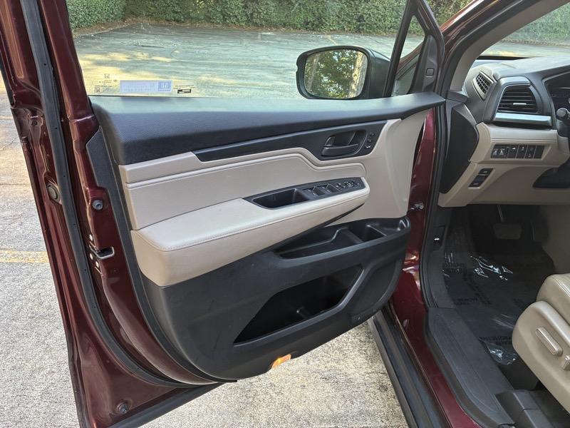 2018 Honda Odyssey - $13,995