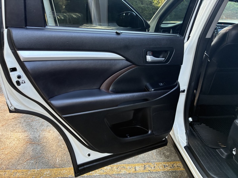 2016 Toyota Highlander - $16,995