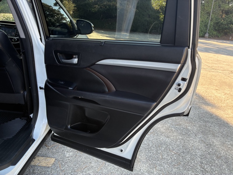 2016 Toyota Highlander - $16,995