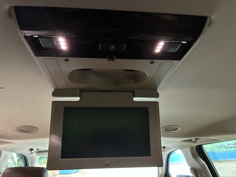 2017 Chevrolet Suburban - $17,995