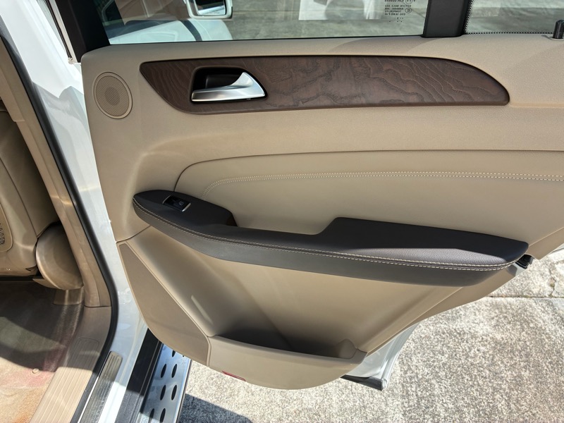 2015 Mercedes-Benz Ml-class - $10,500