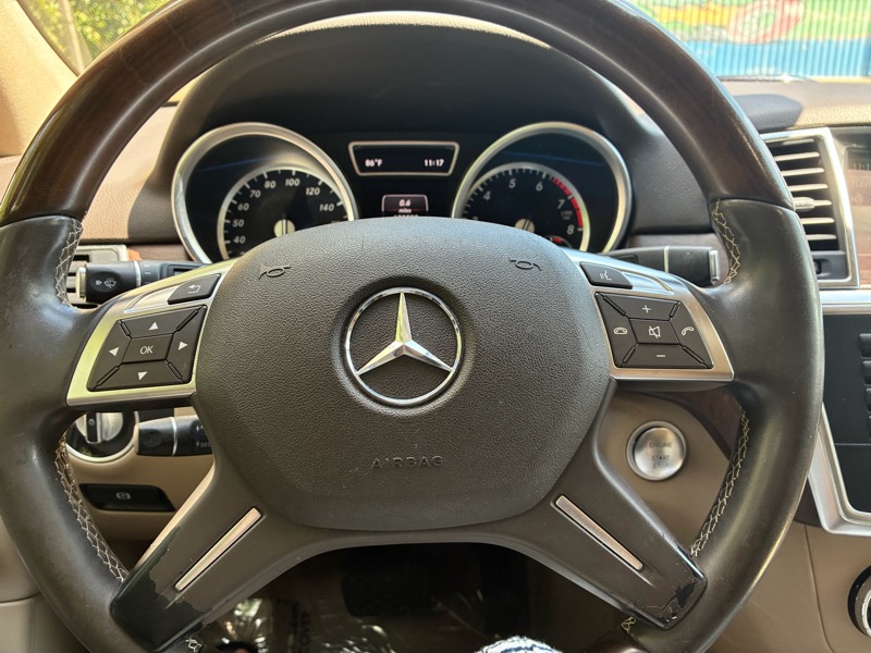 2015 Mercedes-Benz Ml-class - $10,500