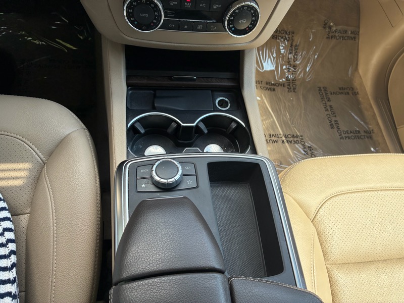 2015 Mercedes-Benz Ml-class - $10,500