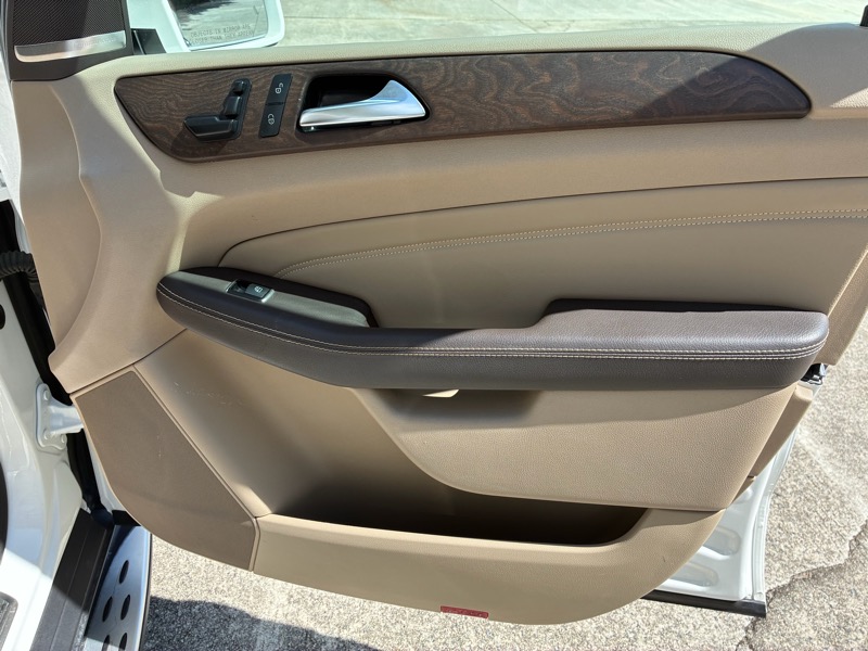 2015 Mercedes-Benz Ml-class - $10,500
