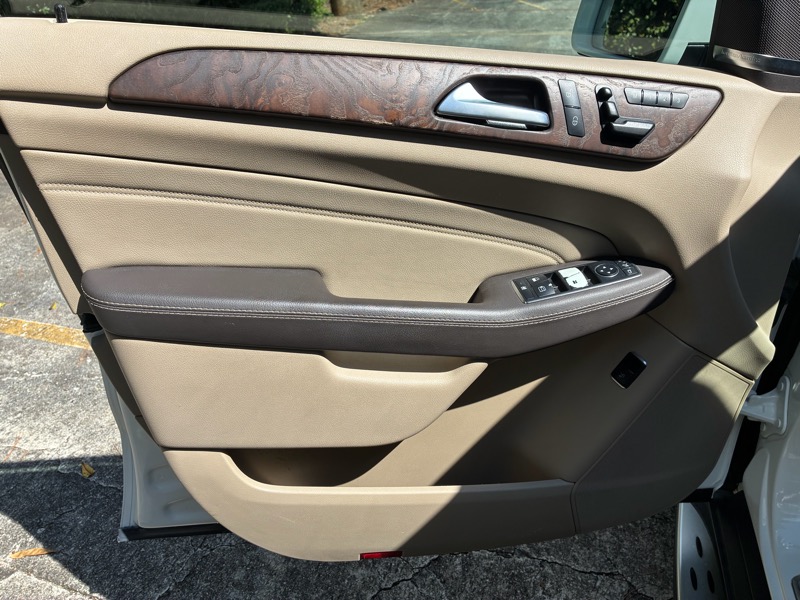2015 Mercedes-Benz Ml-class - $10,500