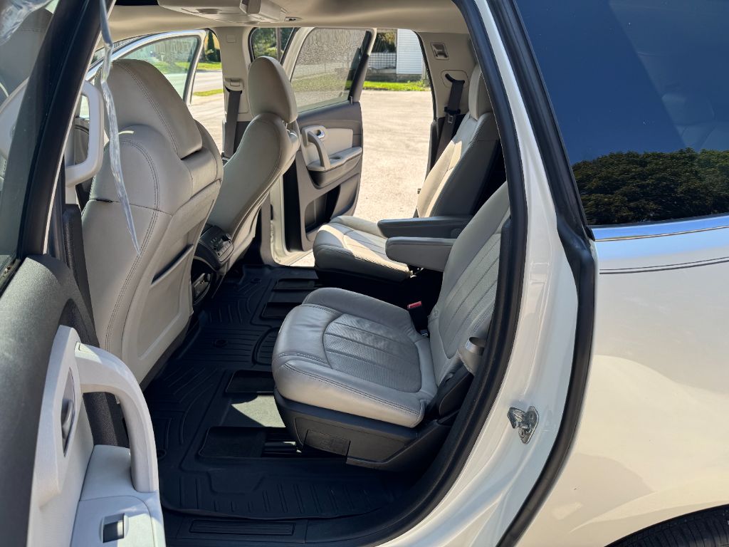2012 Chevrolet Traverse - $7,800