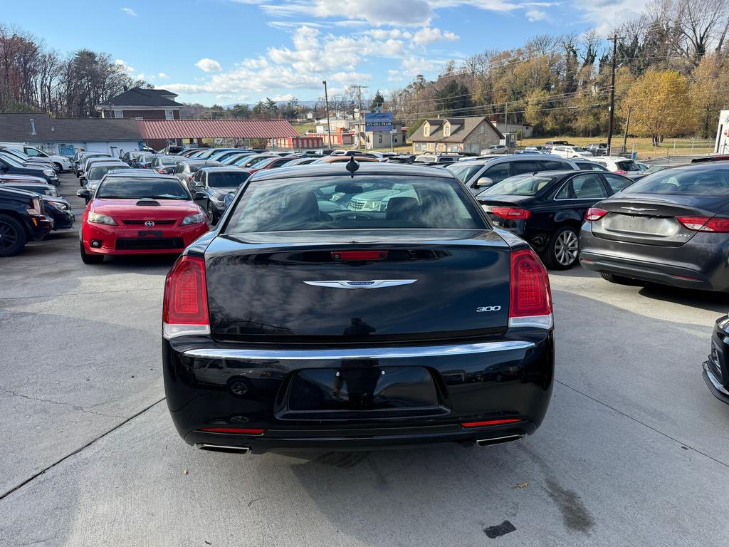 2020 Chrysler 300 - $13,500