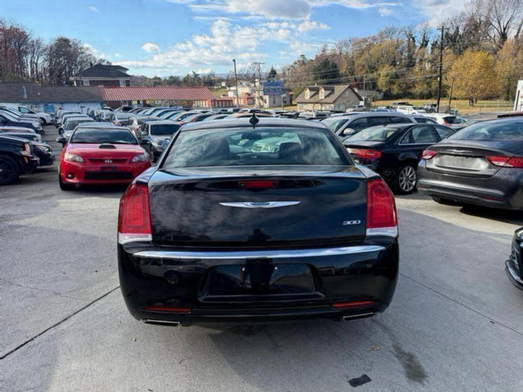 2020 Chrysler 300 - $13,500