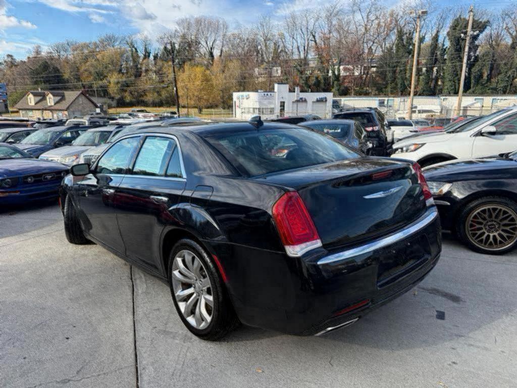 2020 Chrysler 300 - $13,500