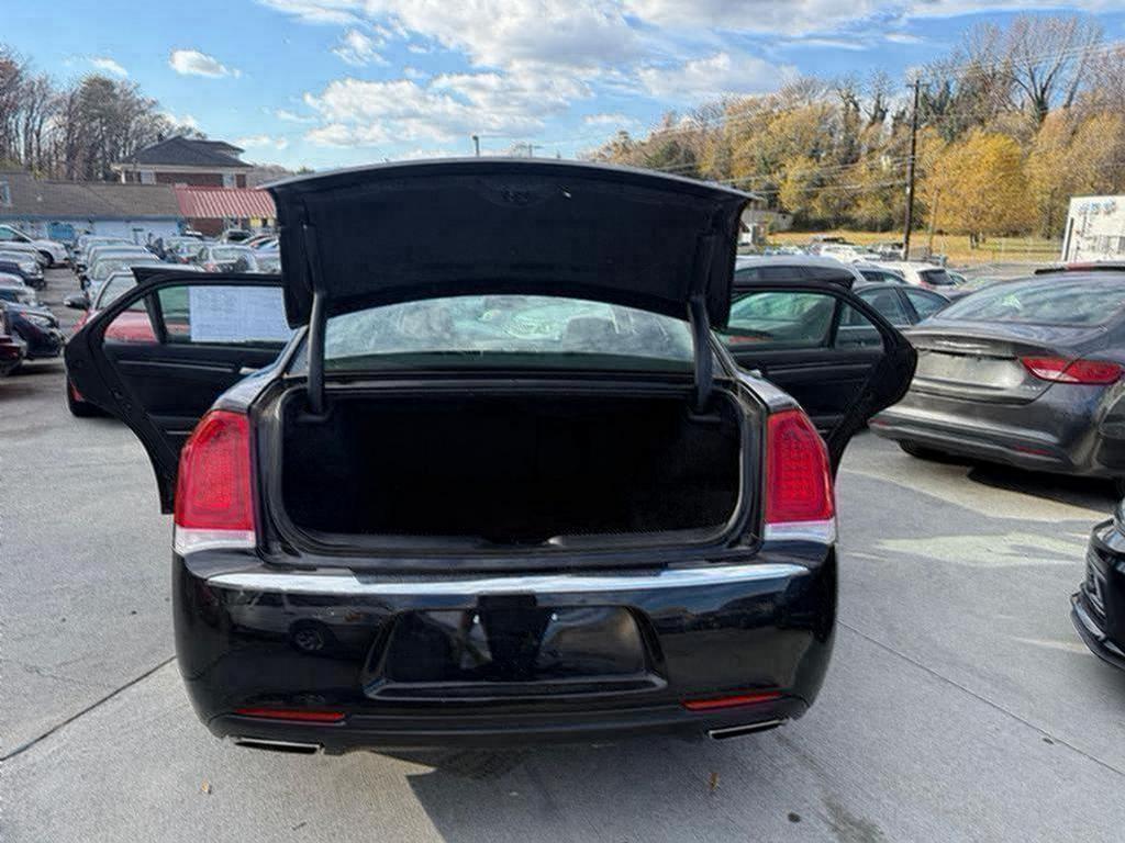 2020 Chrysler 300 - $13,500