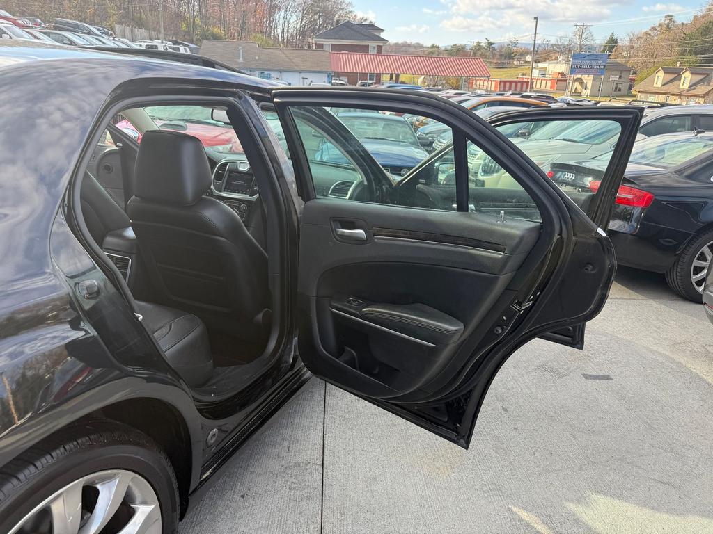 2020 Chrysler 300 - $13,500