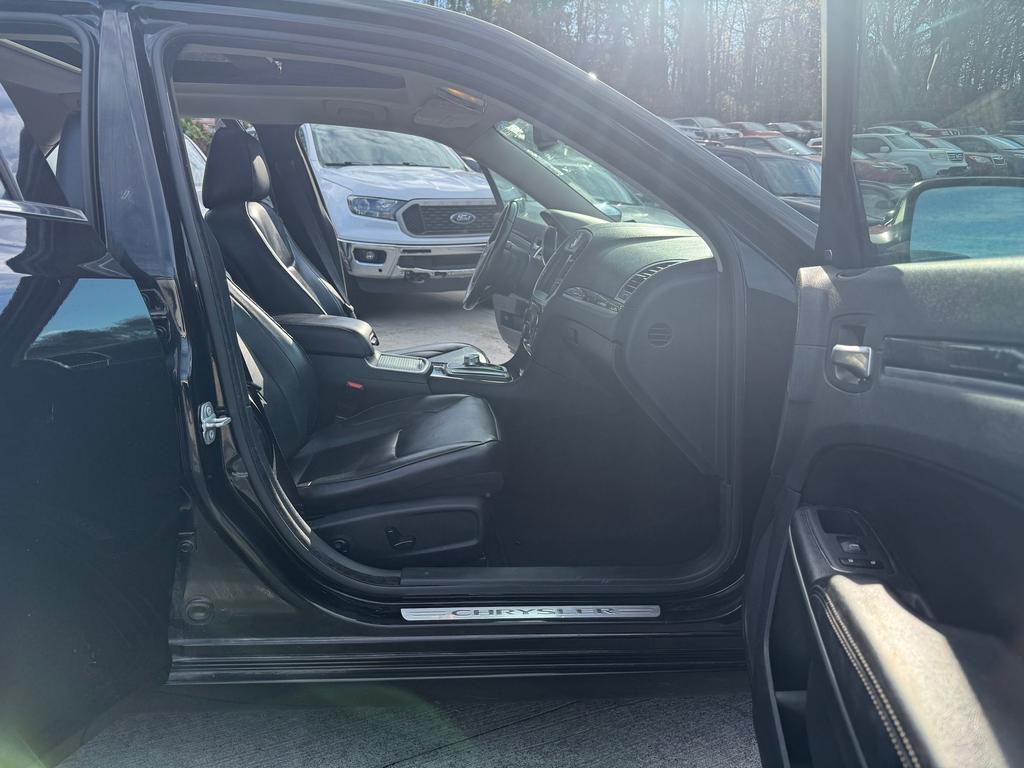 2020 Chrysler 300 - $13,500