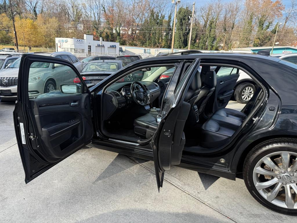 2020 Chrysler 300 - $13,500