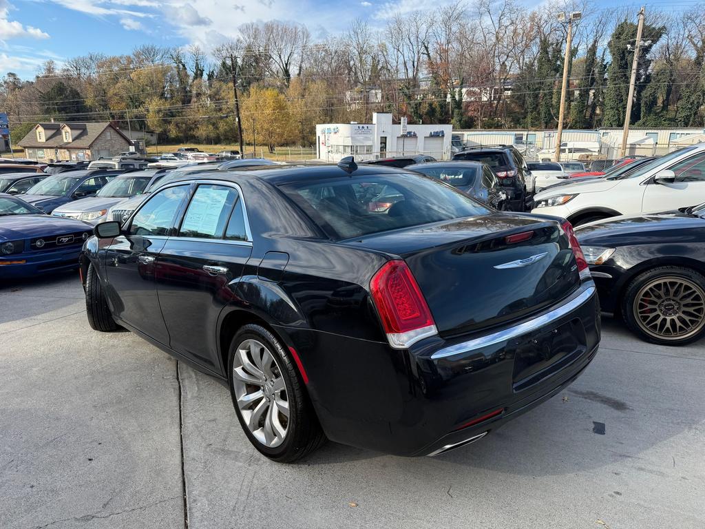2020 Chrysler 300 - $13,500