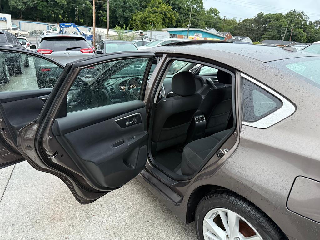 2015 Nissan Altima - $8,500