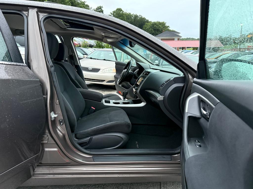 2015 Nissan Altima - $8,500