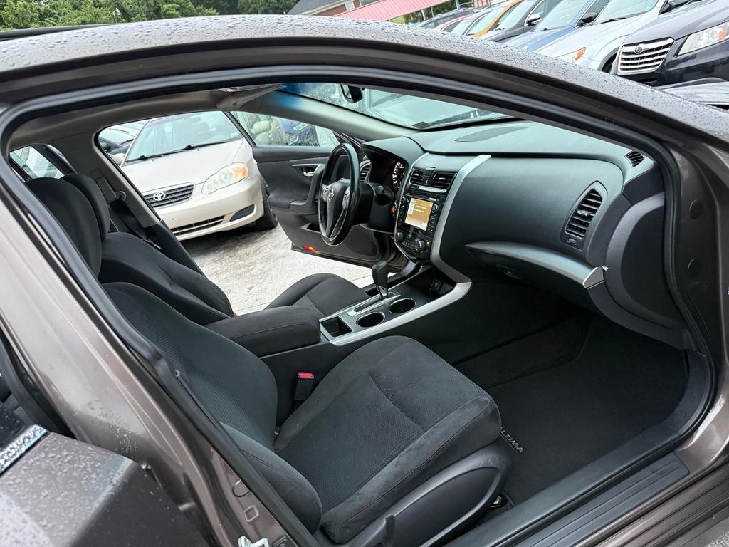 2015 Nissan Altima - $8,500