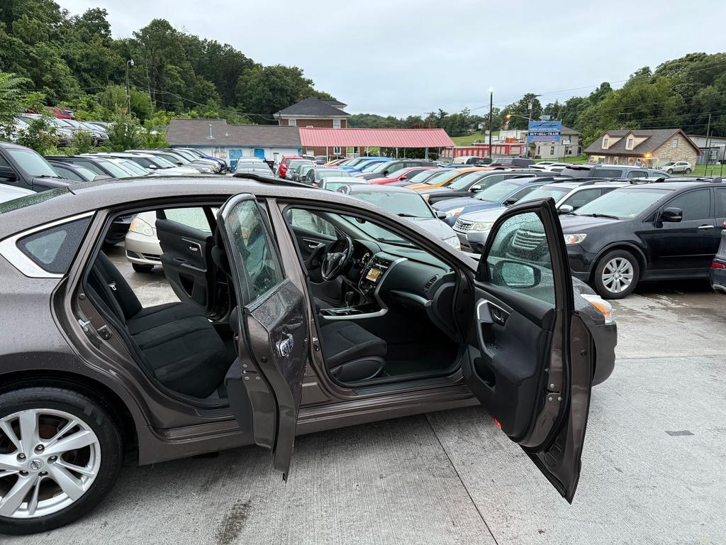 2015 Nissan Altima - $8,500