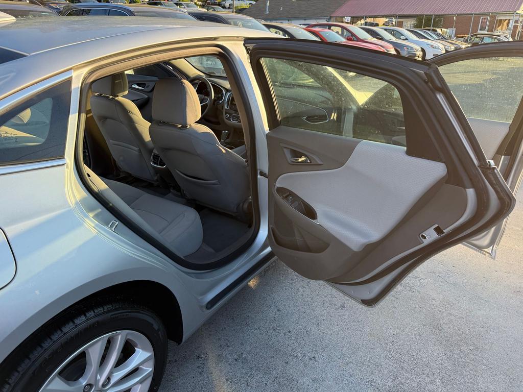 2018 Chevrolet Malibu - $6,900