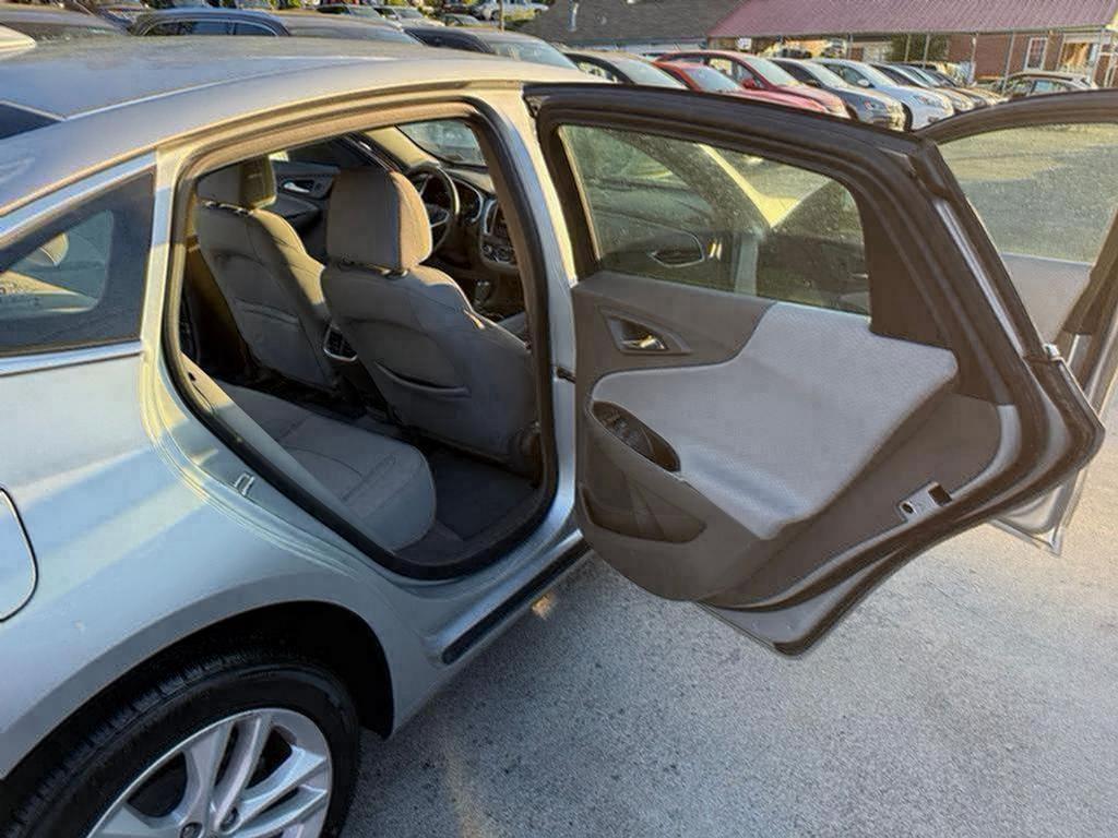 2018 Chevrolet Malibu - $6,900