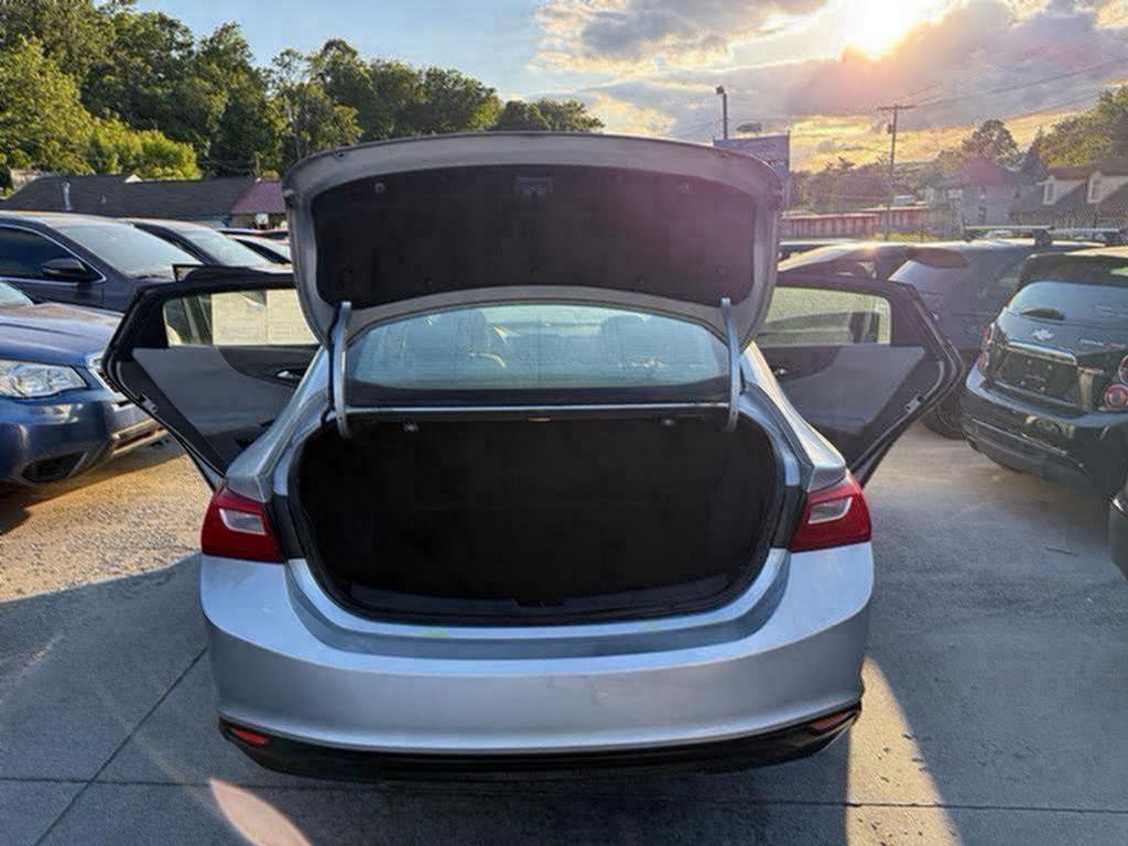 2018 Chevrolet Malibu - $6,900