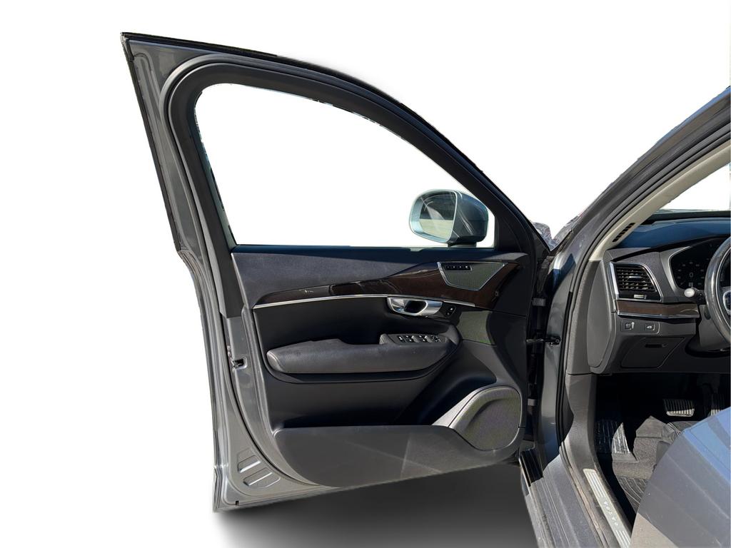 2017 Volvo XC90 - $18,500