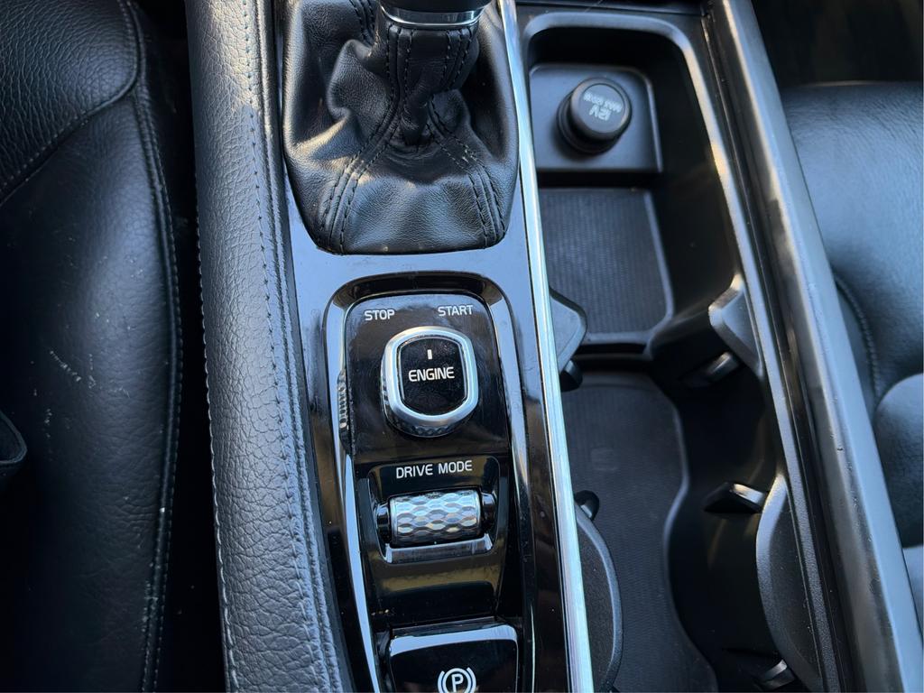 2017 Volvo XC90 - $18,500