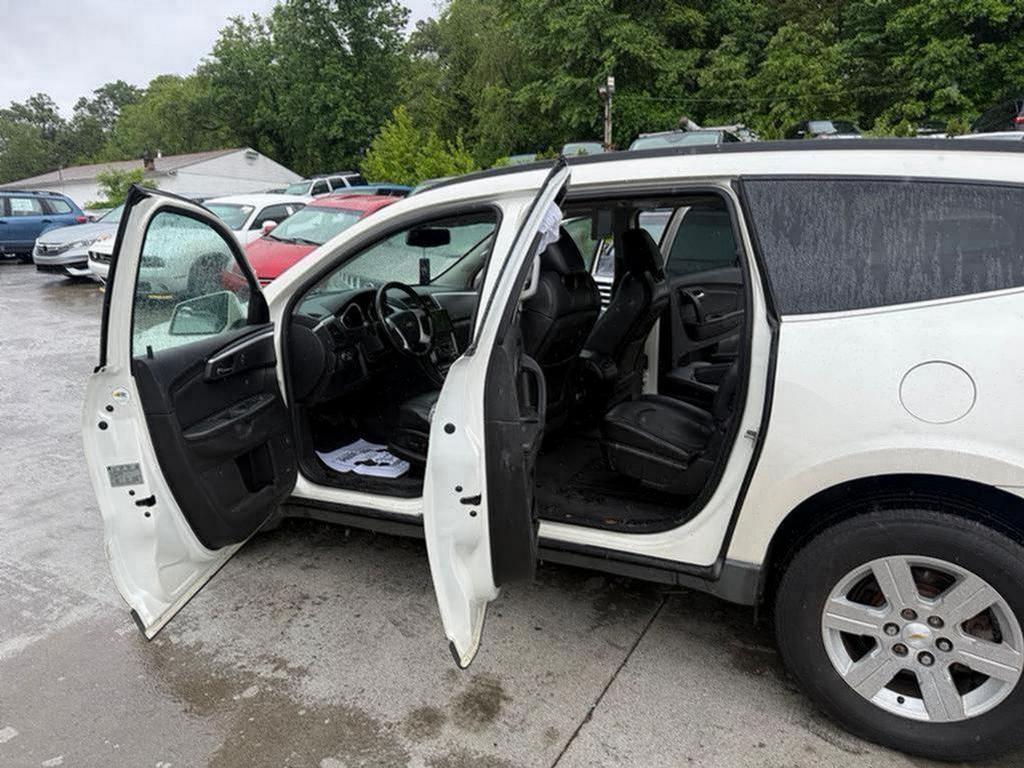 2012 Chevrolet Traverse - $4,995