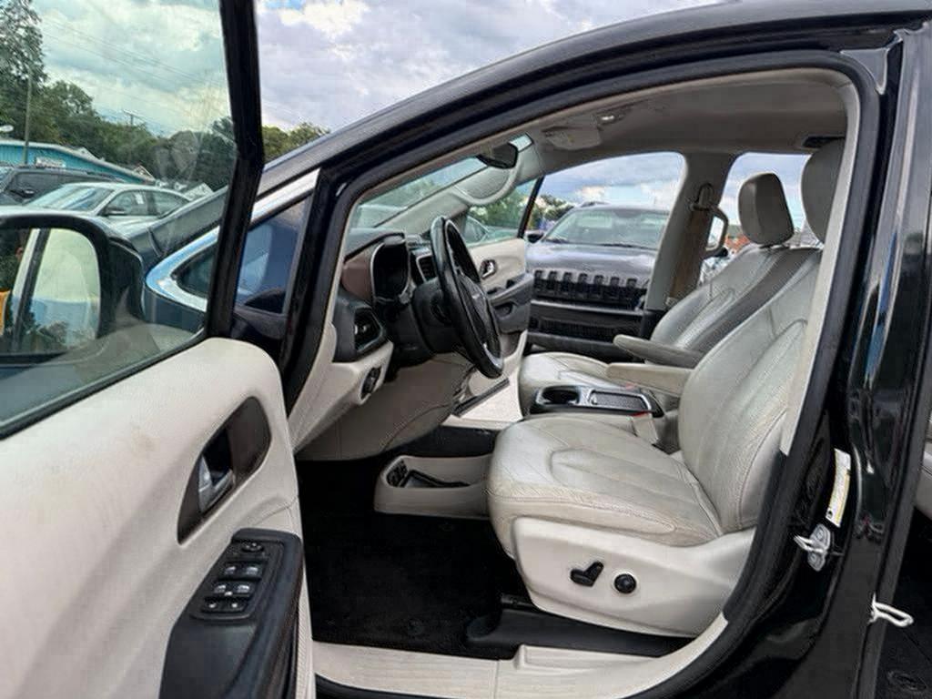 2018 Chrysler Pacifica - $9,500
