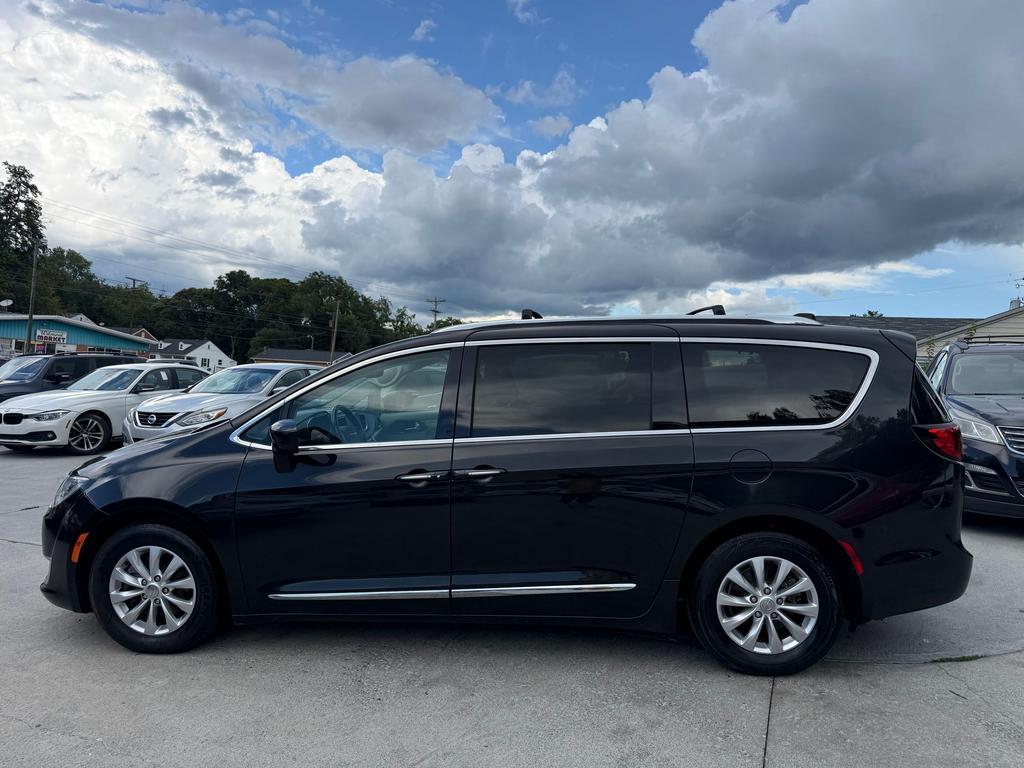 2018 Chrysler Pacifica - $9,500