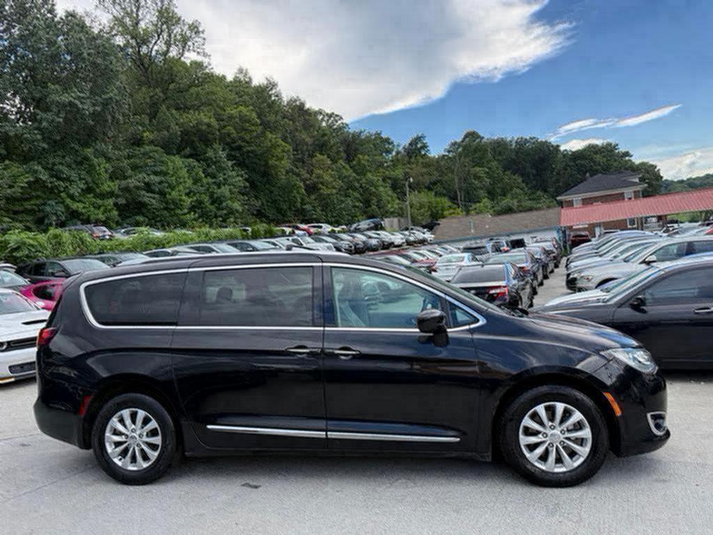 2018 Chrysler Pacifica - $9,500