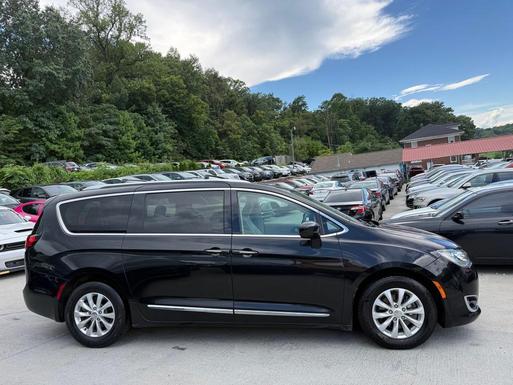 2018 Chrysler Pacifica - $9,500