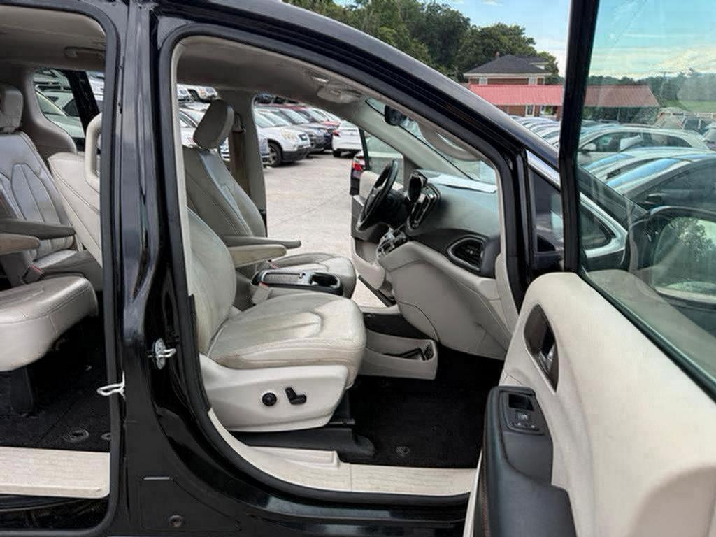 2018 Chrysler Pacifica - $9,500