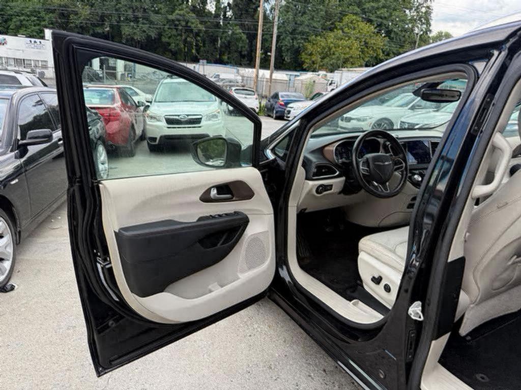 2018 Chrysler Pacifica - $9,500