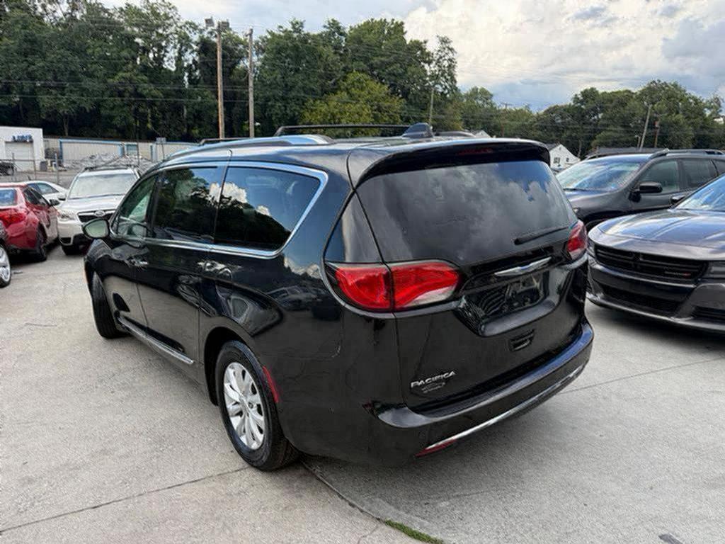 2018 Chrysler Pacifica - $9,500