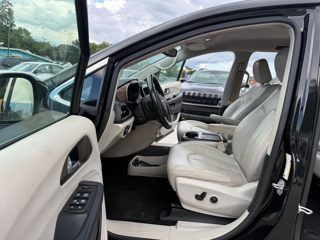 2018 Chrysler Pacifica - $9,500