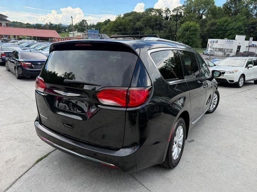 2018 Chrysler Pacifica - $9,500