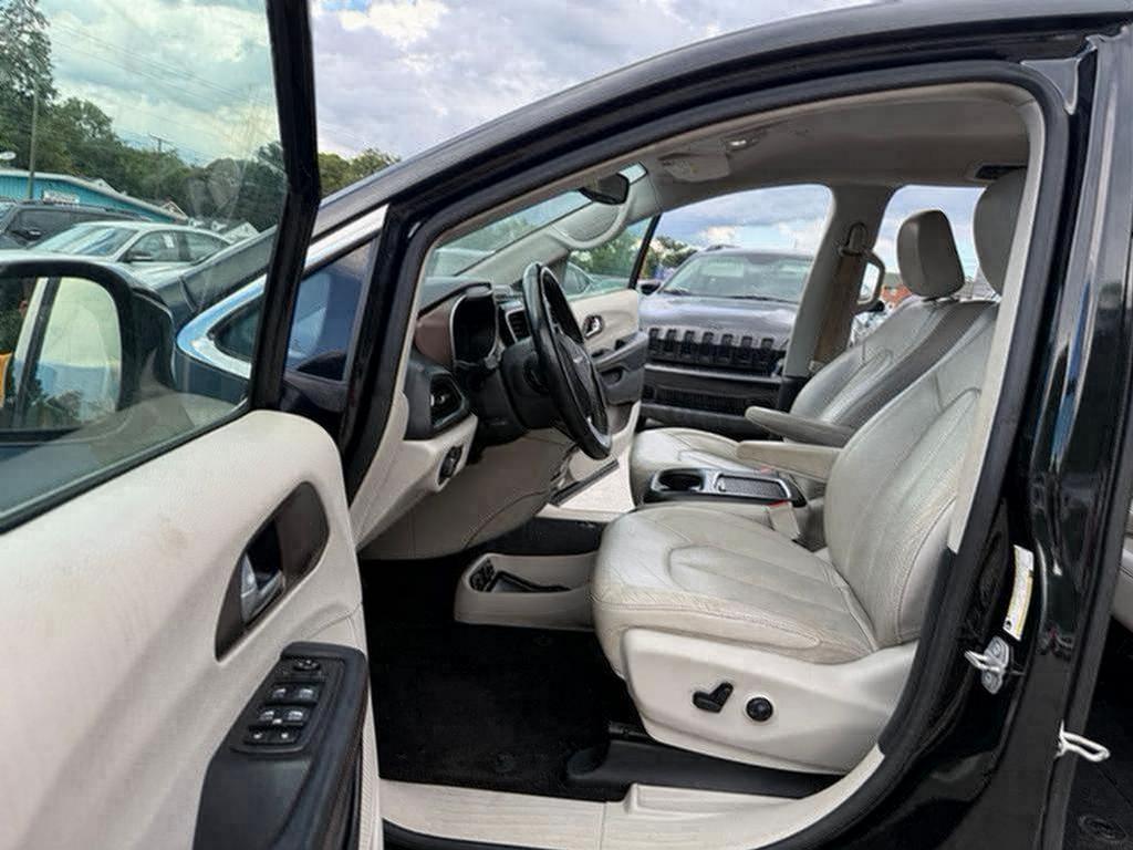 2018 Chrysler Pacifica - $9,500