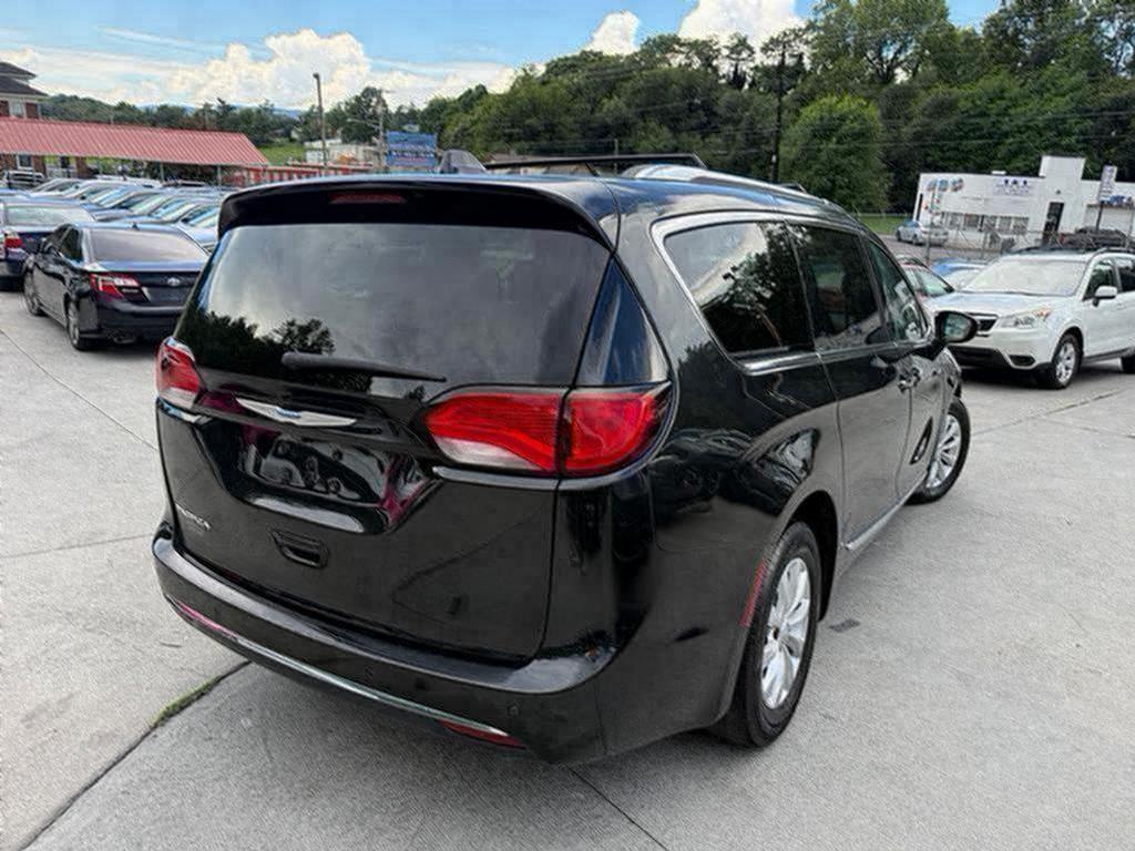 2018 Chrysler Pacifica - $9,500