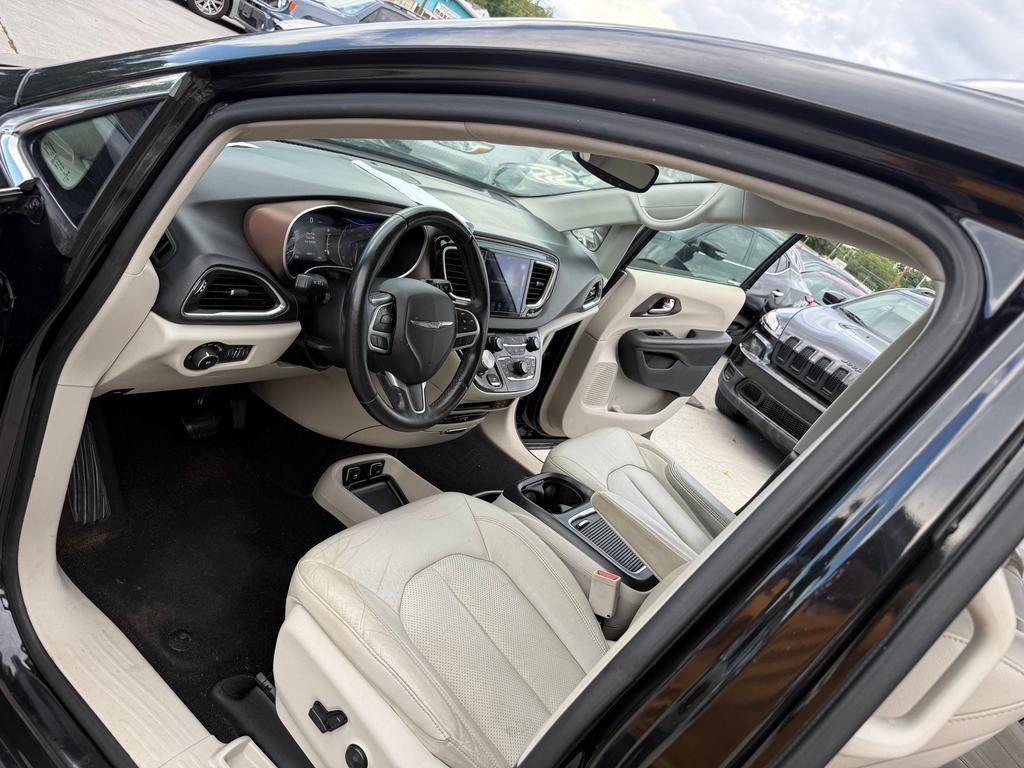 2018 Chrysler Pacifica - $9,500