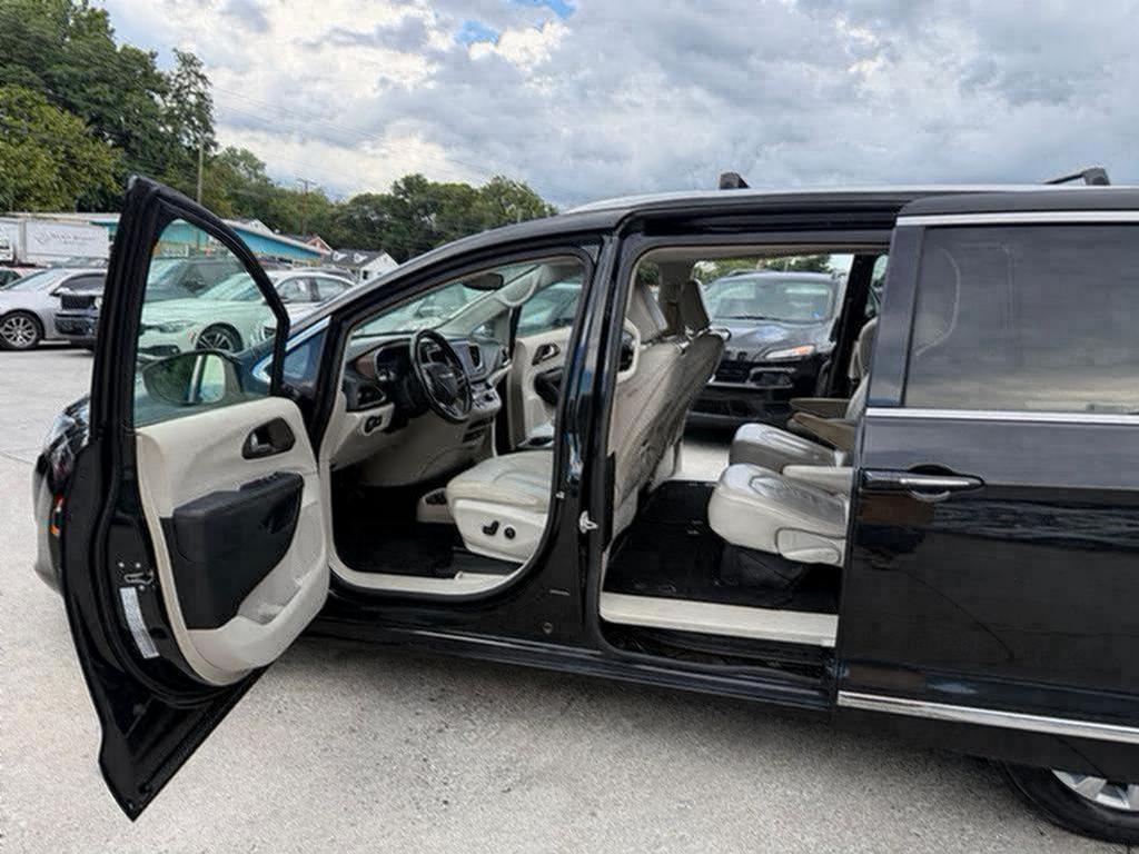 2018 Chrysler Pacifica - $9,500