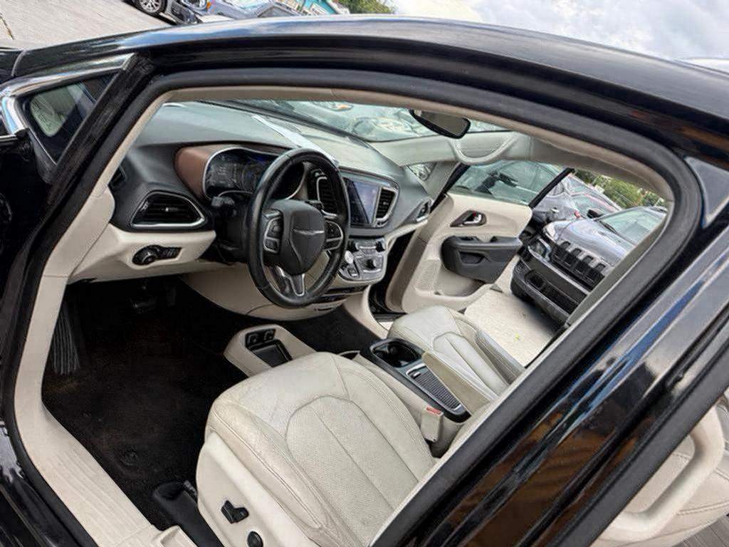 2018 Chrysler Pacifica - $9,500
