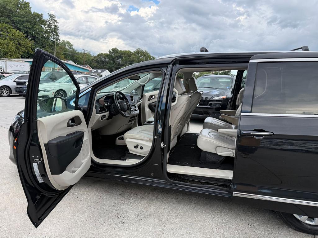 2018 Chrysler Pacifica - $9,500