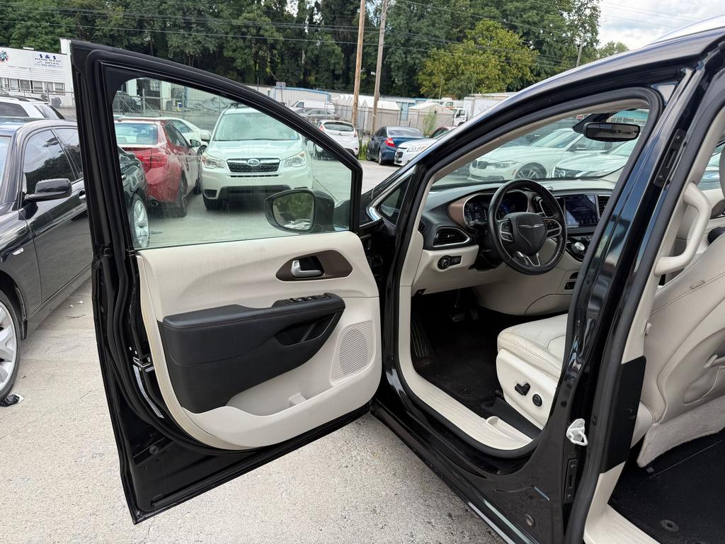 2018 Chrysler Pacifica - $9,500