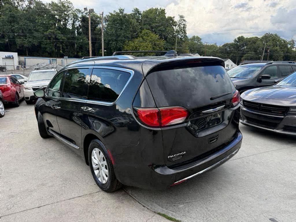 2018 Chrysler Pacifica - $9,500